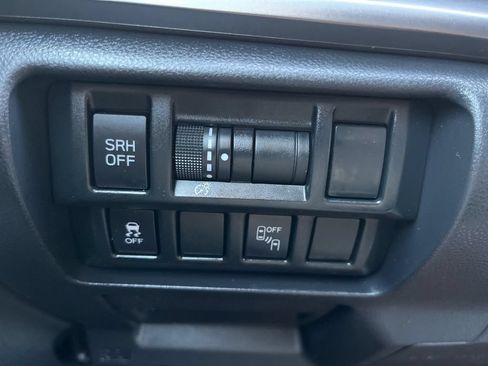 Used 2019 Subaru Crosstrek 2.0i Limited w/ Moonroof Package w/Navigation AWD/4WD image 26