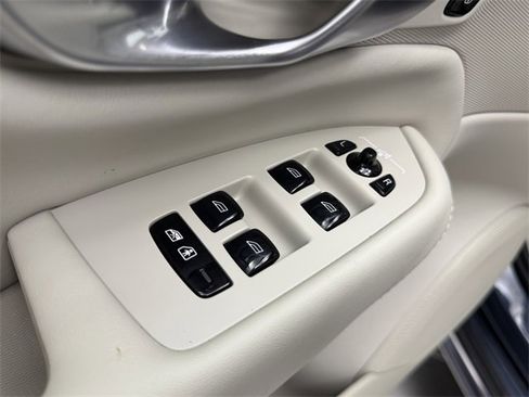 Certified 2024 Volvo XC90 T8 Ultimate w/ Protection Package Premier image 11