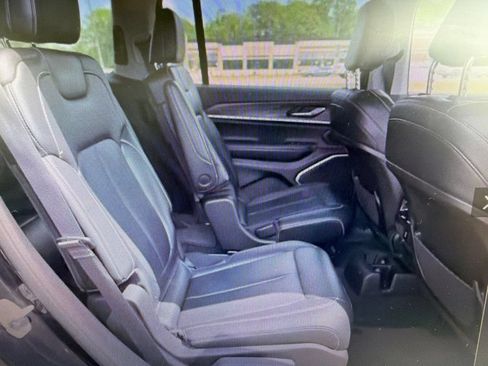 Used 2022 Jeep Grand Cherokee L Limited AWD/4WD image 15