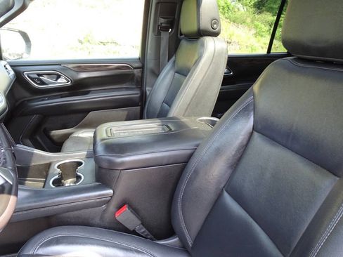 Used 2021 Chevrolet Suburban Z71 w/ Luxury Package AWD/4WD image 18