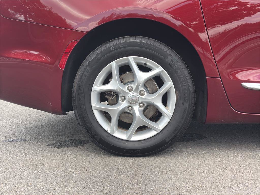 Used 2017 Chrysler Pacifica Touring-L w/ Tire & Wheel Group FWD image 25