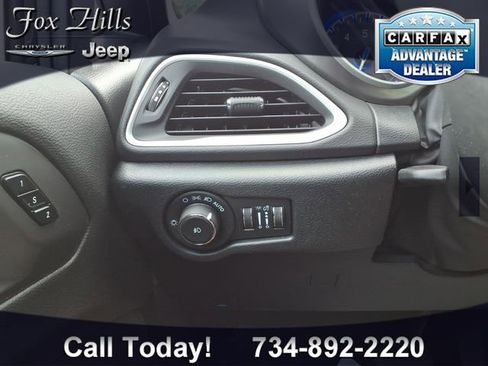 Certified 2026 Chrysler Pacifica Select FWD image 17