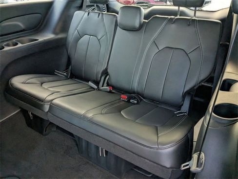 New 2026 Chrysler Pacifica Select image 26