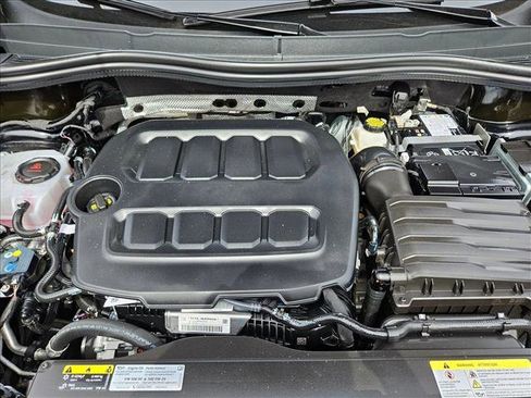 Used 2025 Volkswagen Tiguan SE FWD image 27