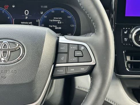 Used 2024 Toyota Highlander Limited image 10