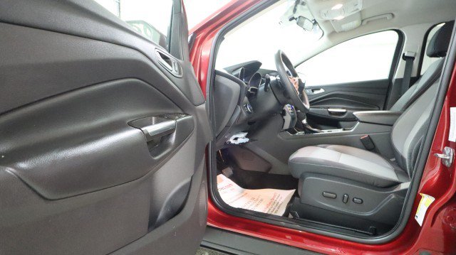 Used 2017 Ford Escape SE w/ Equipment Group 201A FWD image 9