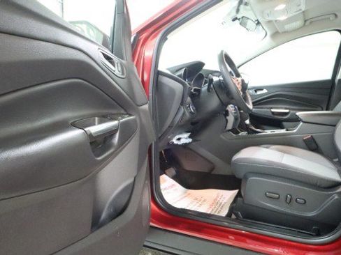 Used 2017 Ford Escape SE w/ Equipment Group 201A FWD image 9