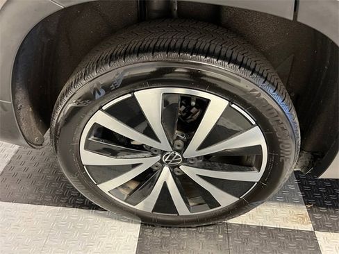 Certified 2024 Volkswagen Taos SE image 14