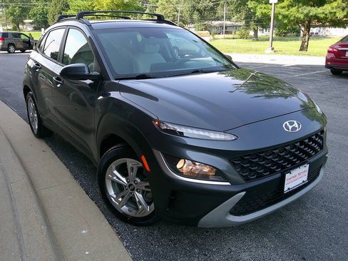 Used 2022 Hyundai Kona SEL AWD/4WD image 3