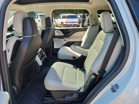 Used 2025 Lincoln Aviator Reserve w/ Luxury Package RWD image 43