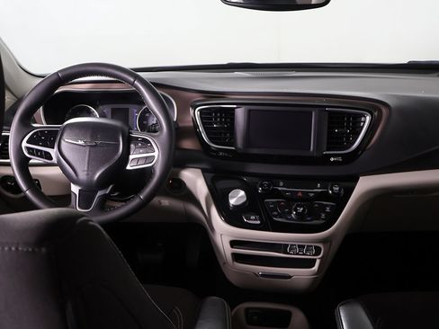 Used 2023 Chrysler Voyager LX FWD image 27