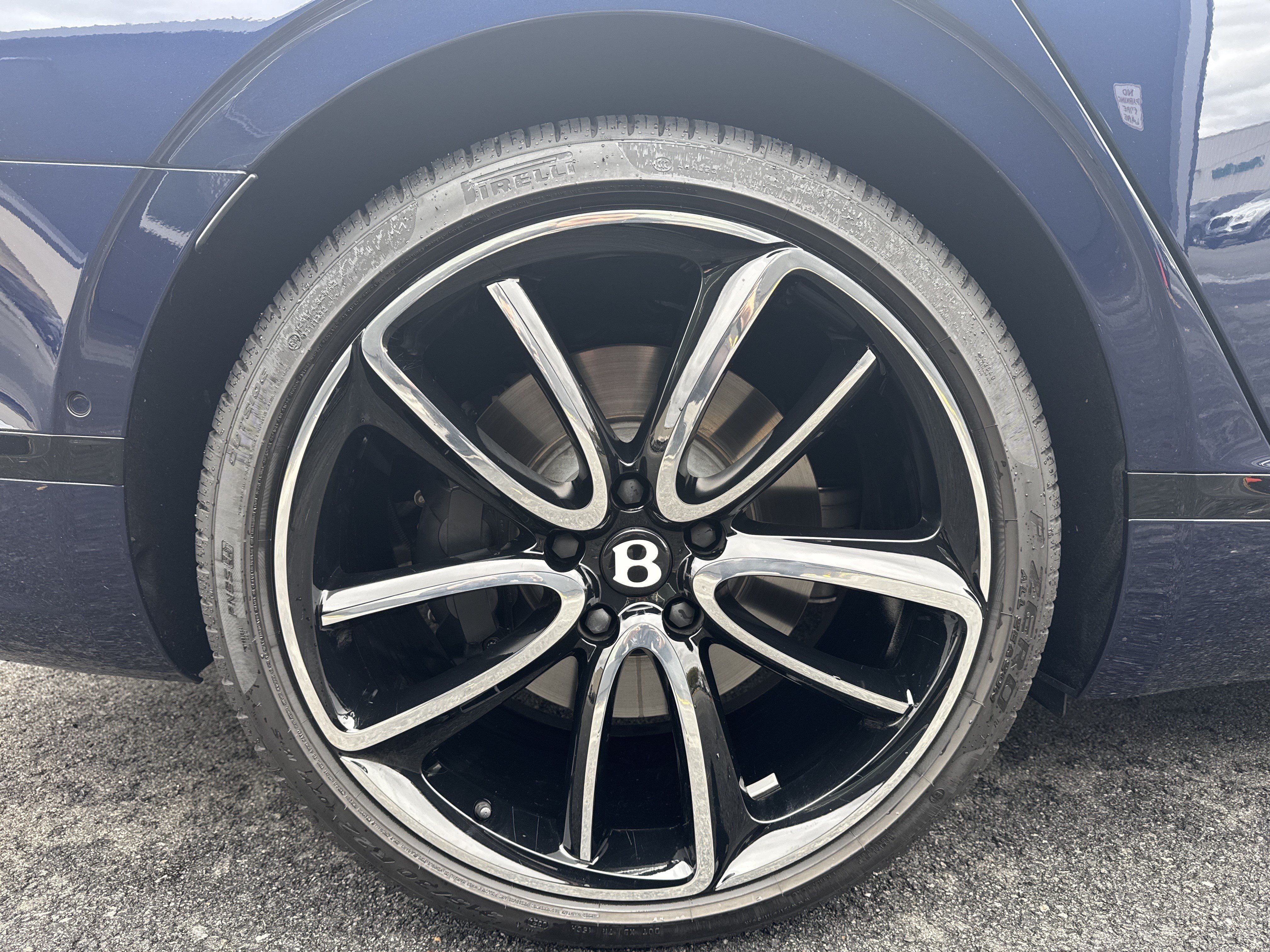 Used 2024 Bentley Flying Spur V8 AWD/4WD image 31