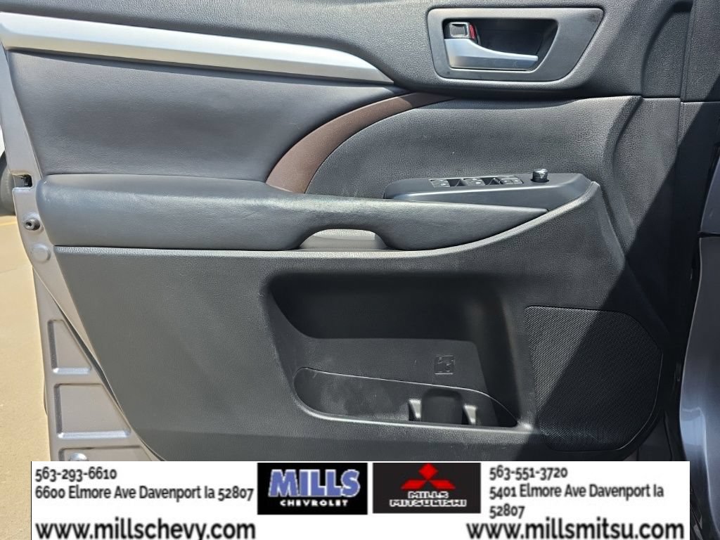 Used 2018 Toyota Highlander XLE FWD image 14