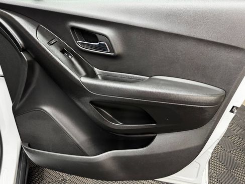 Used 2019 Chevrolet Trax LT w/ LT Convenience Package image 56