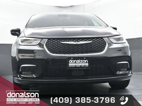 Used 2026 Chrysler Pacifica Limited FWD image 17