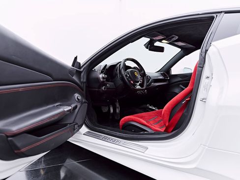 Used 2018 Ferrari 488 GTB RWD image 44