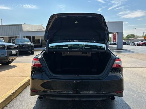 Used 2018 Toyota Camry XLE FWD image 9