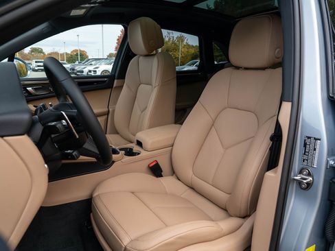 New 2026 Porsche Macan image 5