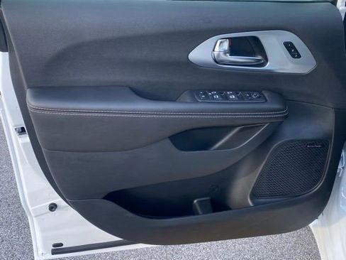 New 2026 Chrysler Pacifica Limited w/ Uconnect Theater Family Group image 12