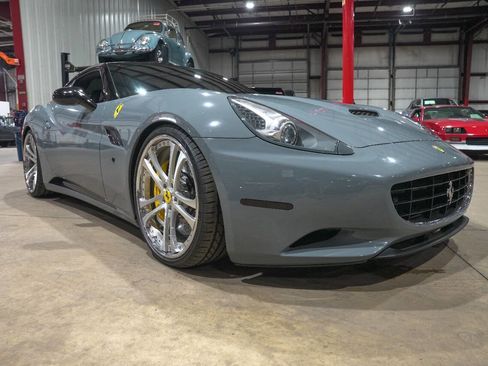 Used 2010 Ferrari California image 23