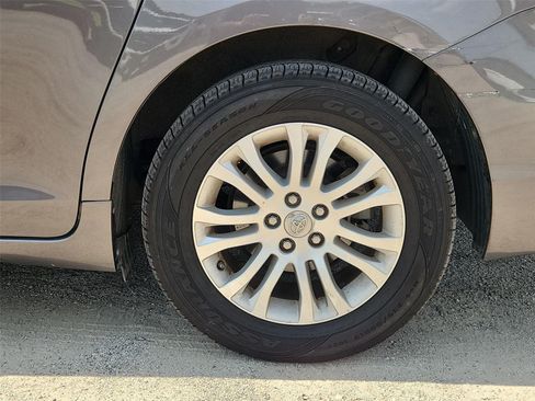 Used 2017 Toyota Sienna XLE Premium FWD image 31