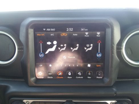 Used 2020 Jeep Gladiator Overland image 23
