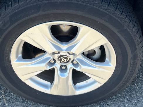 Used 2021 Toyota RAV4 LE AWD/4WD image 15