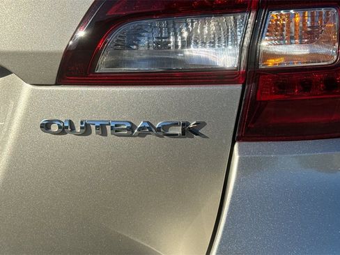 Used 2019 Subaru Outback 2.5i Limited image 8