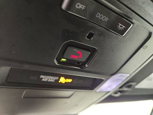 Used 2024 Toyota Tacoma TRD Off-Road image 30