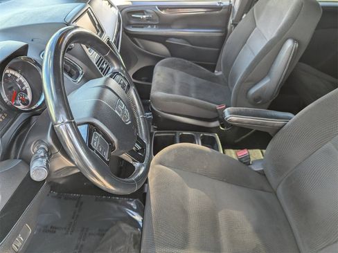 Used 2018 Dodge Grand Caravan SE image 20