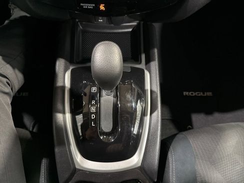 Used 2015 Nissan Rogue SV image 24