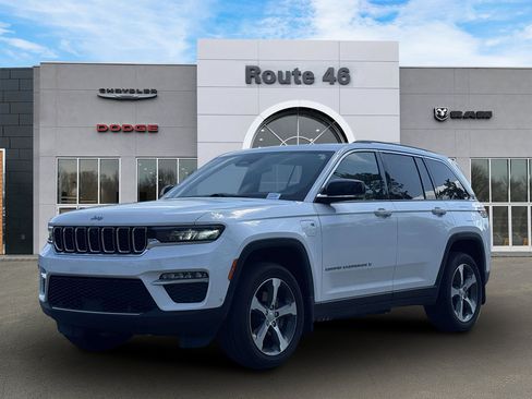 Used 2024 Jeep Grand Cherokee Limited 4xe w/ Luxury Tech Group II AWD/4WD image 2