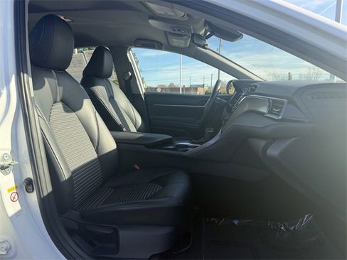 Used 2019 Toyota Camry SE image 18
