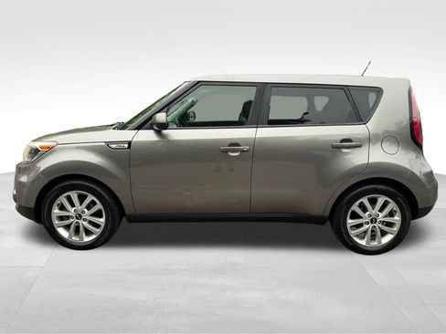 Used 2018 Kia Soul + FWD image 2