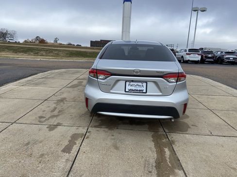 Used 2020 Toyota Corolla LE image 9