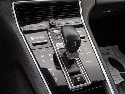 Used 2020 Porsche Panamera 4 image 27