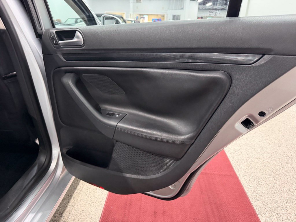 Used 2013 Volkswagen Jetta TDI FWD image 30