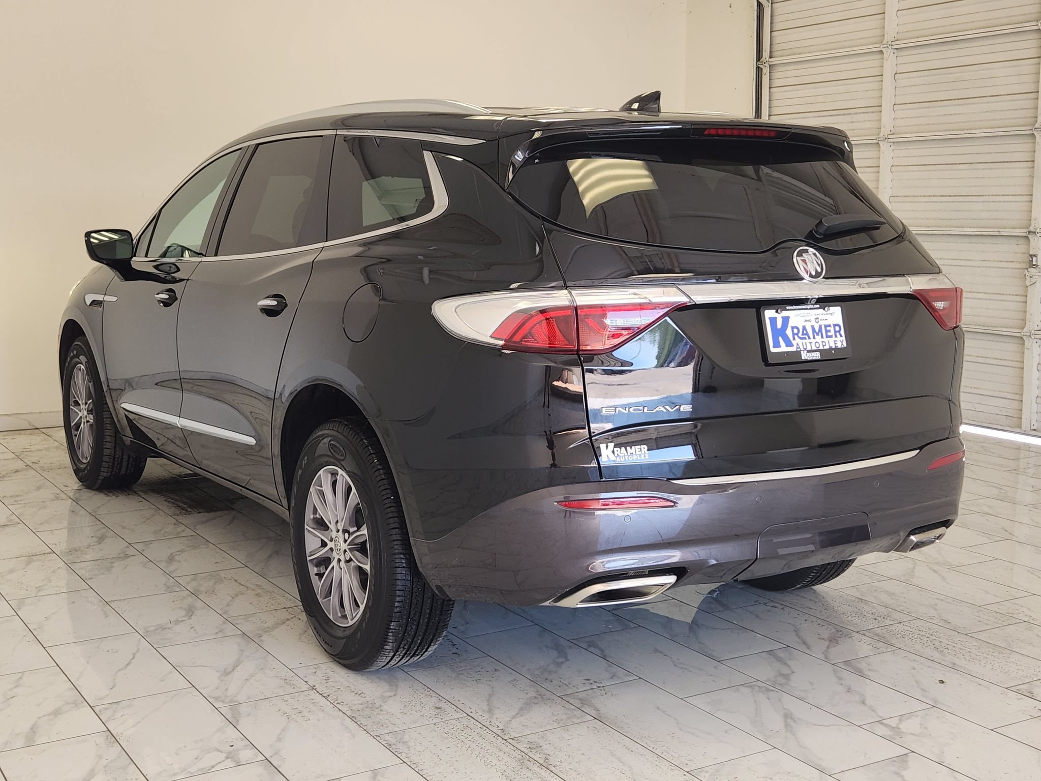 Used 2023 Buick Enclave Essence FWD image 7