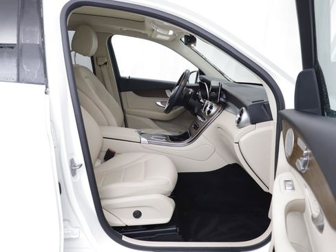 Used 2021 Mercedes-Benz GLC 300 4MATIC image 21