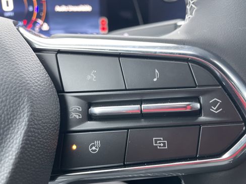 Used 2025 Chevrolet Traverse LT w/ Sun and Wheel Package image 39