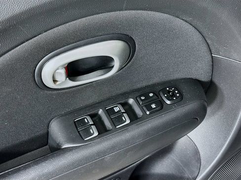 Used 2018 Kia Soul FWD image 21
