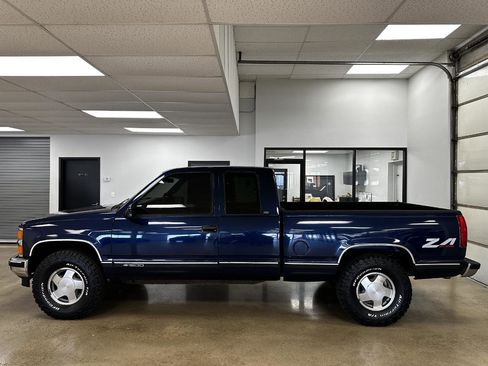 Used 1998 Chevrolet Silverado 1500 4x4 Extended Cab w/ Preferred Equipment Group 2 image 9