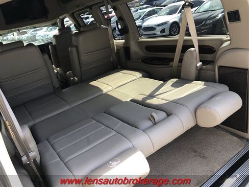 Used 2010 Chevrolet Express 1500 w/ Preferred Equipment Group RWD image 22