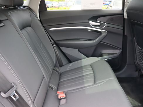 Used 2021 Audi e-tron Premium Plus w/ Premium Plus Package AWD/4WD image 17
