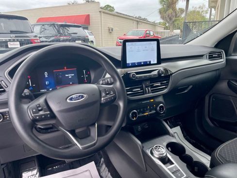 Used 2025 Ford Escape Active image 13