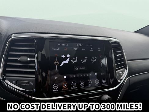Used 2021 Jeep Grand Cherokee Limited w/ Premium Lighting Group AWD/4WD image 25