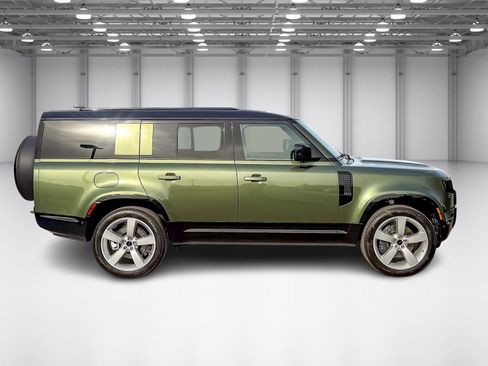 New 2026 Land Rover Defender 130 X-Dynamic SE image 6