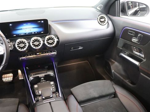 Used 2021 Mercedes-Benz GLA 35 AMG 4MATIC image 21