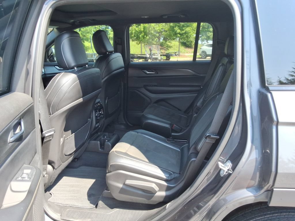 Used 2025 Jeep Grand Cherokee L Altitude RWD image 18