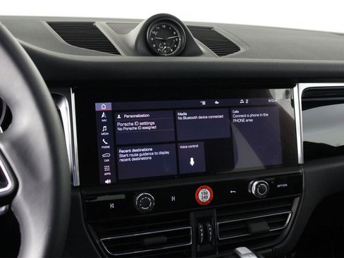 Used 2025 Porsche Macan image 13